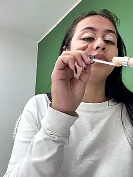 iiris  online show from November 26, 2025, 3:23 pm