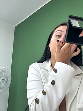 iiris  online show from November 12, 2025, 2:54 pm