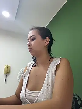 Snapshot of iiris_ chatting on October 28, 2025, 2:38 pm iiris  online show from October 28, 2025, 2:38 pm