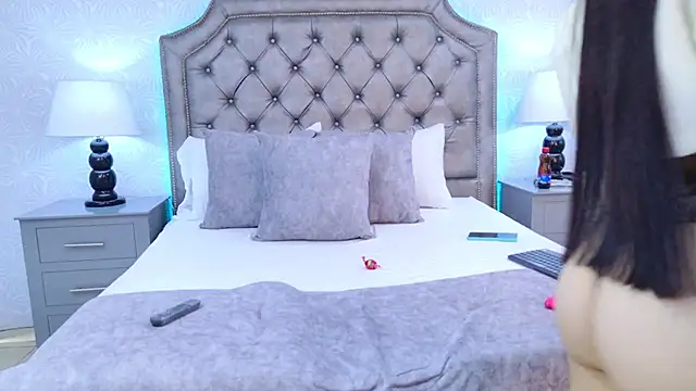 MadissonBacker online show from November 26, 2025, 7:36 pm