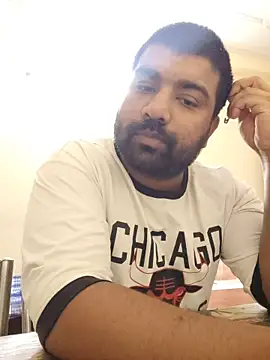 Snapshot of L9vefromAkhil chatting on April 9, 2026, 4:13 pm L9vefromAkhil online show from April 9, 2026, 4:13 pm