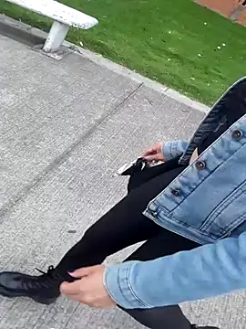 sophie banger online show from November 14, 2025, 7:28 pm