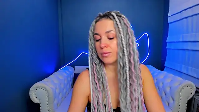 Snapshot of rock_n_roxy chatting on January 15, 2026, 1:20 am rock n roxy online show from January 15, 2026, 1:20 am