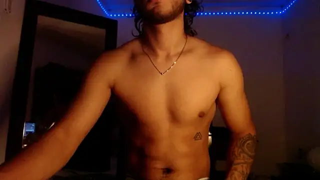 Snapshot of maxximus_100 chatting on January 24, 2025, 8:53 pm maxximus 100 online show from January 24, 2025, 8:53 pm