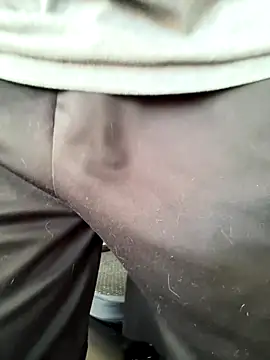 Snapshot of saltytuggah chatting on October 6, 2025, 5:02 pm saltytuggah online show from October 6, 2025, 5:02 pm
