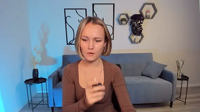 BritnieCute online show from December 5, 2024, 6:48 am