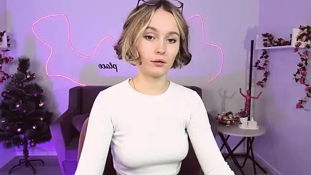 BritnieCute online show from December 10, 2024, 11:32 am