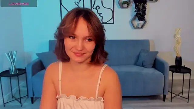 BritnieCute online show from November 23, 2025, 5:39 am