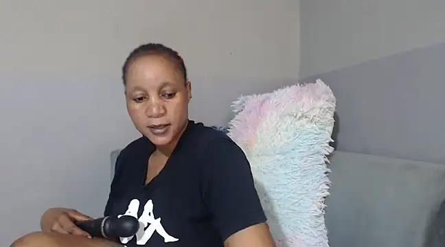 Snapshot of ROUNDDIRTYASSXX chatting on March 8, 2025, 10:45 pm ROUNDDIRTYASSXX online show from March 8, 2025, 10:45 pm