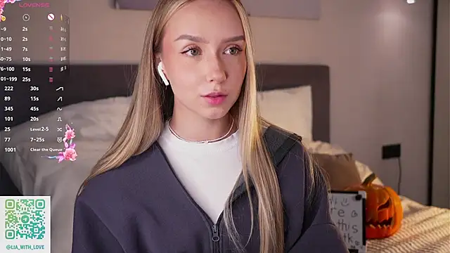 HollisBeckett online show from October 17, 2025, 3:10 am