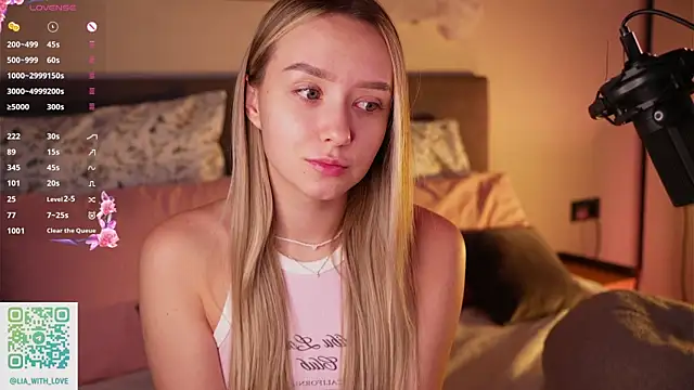 HollisBeckett online show from November 11, 2025, 3:12 am