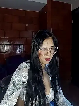 Snapshot of Raven__purple chatting on February 5, 2025, 2:29 am Raven  purple online show from February 5, 2025, 2:29 am