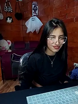 Snapshot of Raven__purple chatting on March 9, 2025, 2:39 am Raven  purple online show from March 9, 2025, 2:39 am