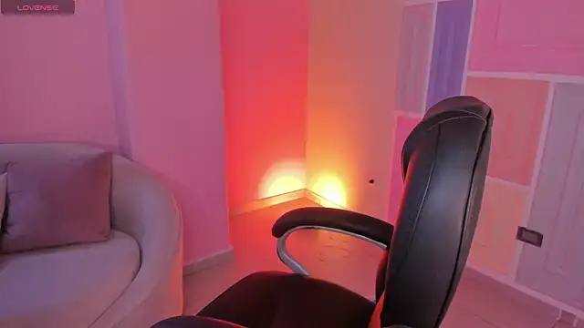 Snapshot of ChloePreston_ chatting on July 7, 2026, 11:14 am ChloePreston online show from July 7, 2026, 11:14 am