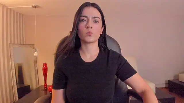 BellaClaiir online show from December 1, 2025, 3:13 pm