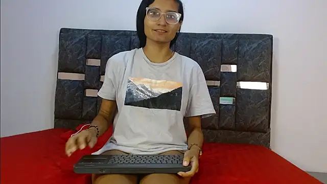 Snapshot of valentina_lov chatting on October 1, 2025, 12:09 pm valentina lov online show from October 1, 2025, 12:09 pm