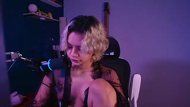 Snapshot of marlena3312 chatting on February 11, 2026, 2:28 pm marlena3312 online show from February 11, 2026, 2:28 pm