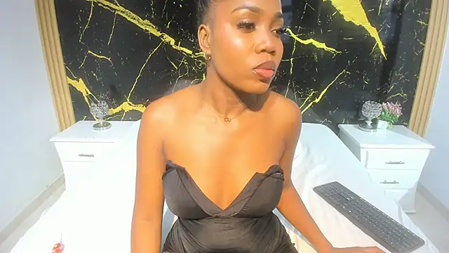 CarlieLyn online show from February 12, 2026, 7:13 pm