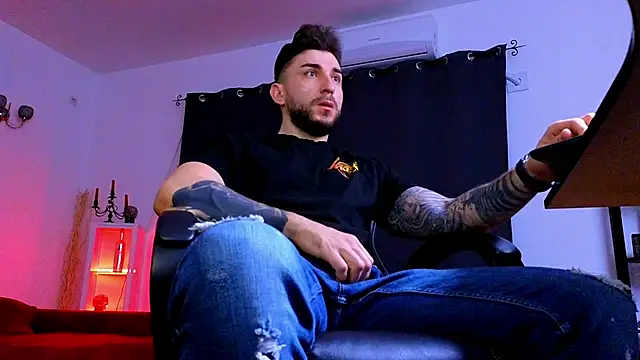 Snapshot of MightyAaron66 chatting on April 1, 2026, 2:24 am MightyAaron66 online show from April 1, 2026, 2:24 am