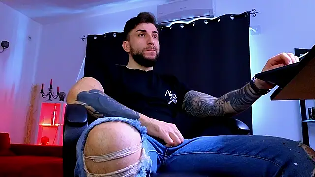 Snapshot of MightyAaron66 chatting on February 18, 2026, 8:33 am MightyAaron66 online show from February 18, 2026, 8:33 am