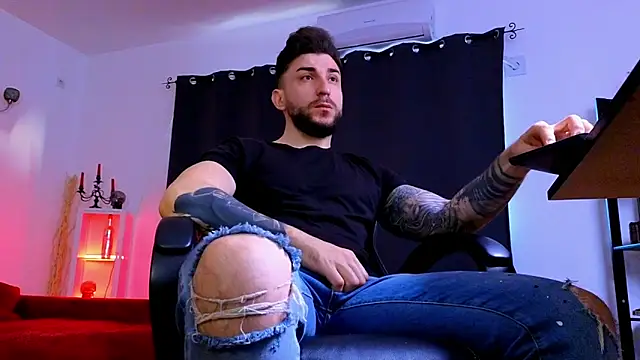 Snapshot of MightyAaron66 chatting on April 13, 2026, 4:16 am MightyAaron66 online show from April 13, 2026, 4:16 am