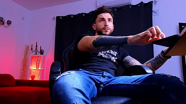 MightyAaron66 online show from November 26, 2025, 3:34 pm