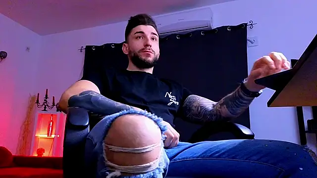 Snapshot of MightyAaron66 chatting on January 19, 2026, 5:44 am MightyAaron66 online show from January 19, 2026, 5:44 am