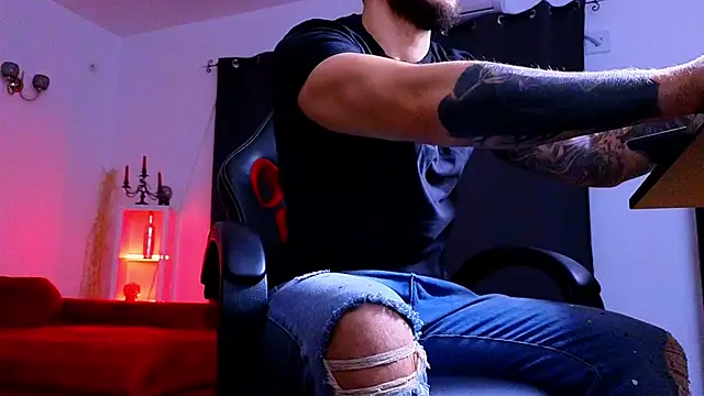 MightyAaron66 online show from November 30, 2025, 4:46 am