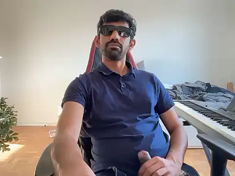 dominanthubby online show from April 25, 2026, 4:37 pm