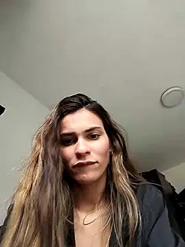 Snapshot of cuteluci_ chatting on February 16, 2025, 3:48 pm cuteluci online show from February 16, 2025, 3:48 pm