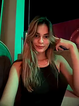 Snapshot of cuteluci_ chatting on September 29, 2025, 12:06 am cuteluci online show from September 29, 2025, 12:06 am