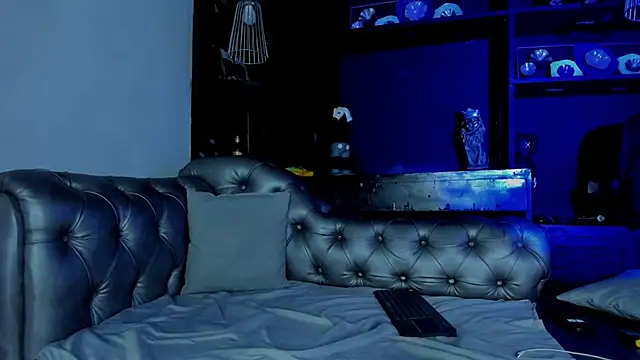 Snapshot of HeellBoy_ chatting on December 2, 2025, 2:34 am HeellBoy online show from December 2, 2025, 2:34 am