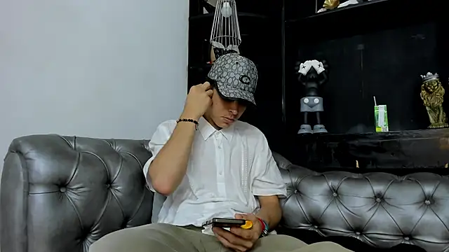 HeellBoy  online show from November 27, 2025, 2:34 am