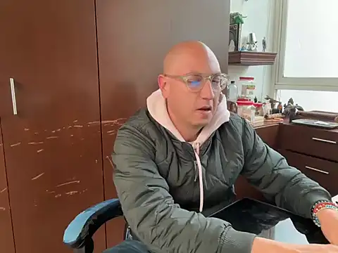 alanan881 online show from November 7, 2025, 6:12 pm