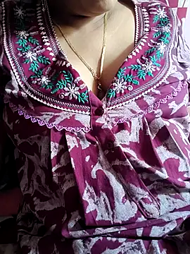 Snapshot of samitasharma chatting on June 19, 2026, 5:24 am samitasharma online show from June 19, 2026, 5:24 am