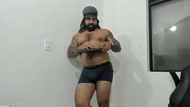 Snapshot of Lyon_vach chatting on February 23, 2025, 5:23 am Lyon vach online show from February 23, 2025, 5:23 am