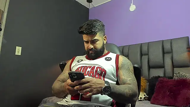 Lyon vach online show from February 5, 2026, 9:43 pm