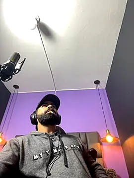 Lyon vach online show from October 12, 2025, 10:33 pm