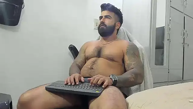 Snapshot of Lyon_vach chatting on February 7, 2025, 6:45 am Lyon vach online show from February 7, 2025, 6:45 am