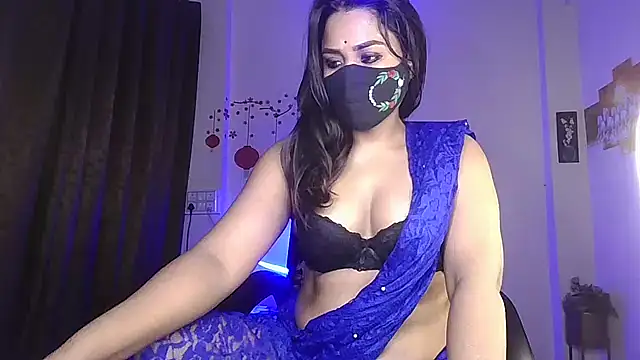Black-Pearll online show from May 13, 2026, 6:42 am