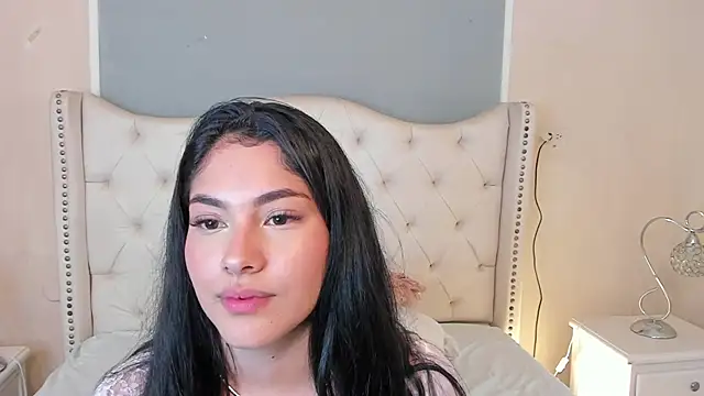 Snapshot of Mia_Elowen chatting on February 12, 2025, 4:01 am Mia Elowen online show from February 12, 2025, 4:01 am