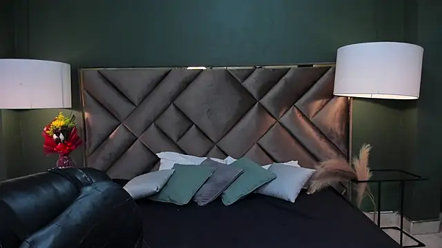 Snapshot of Mia_Elowen chatting on March 8, 2025, 11:18 pm Mia Elowen online show from March 8, 2025, 11:18 pm