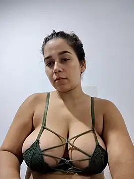 Snapshot of LaurenWelly_ chatting on March 13, 2025, 1:32 am LaurenWelly online show from March 13, 2025, 1:32 am