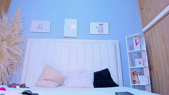 Paula-Brown1 online show from March 12, 2025, 7:04 pm