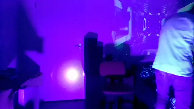 Snapshot of brunoguunot chatting on November 27, 2025, 10:43 pm brunoguunot online show from November 27, 2025, 10:43 pm