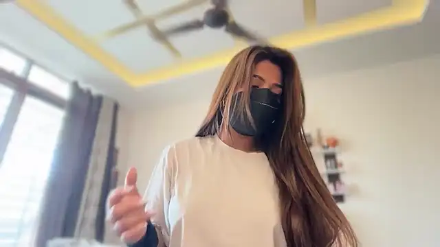 Hotty-Sana online show from February 19, 2026, 6:10 am