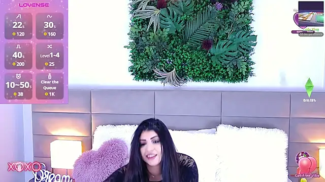 ZendayaClark online show from February 7, 2025, 3:45 am