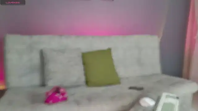 candyy bella online show from April 30, 2026, 1:18 pm