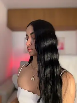 maddy bronw  online show from October 20, 2025, 10:32 pm