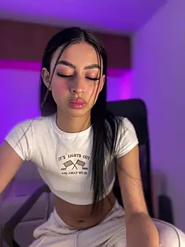 maddy bronw  online show from February 22, 2025, 9:37 pm